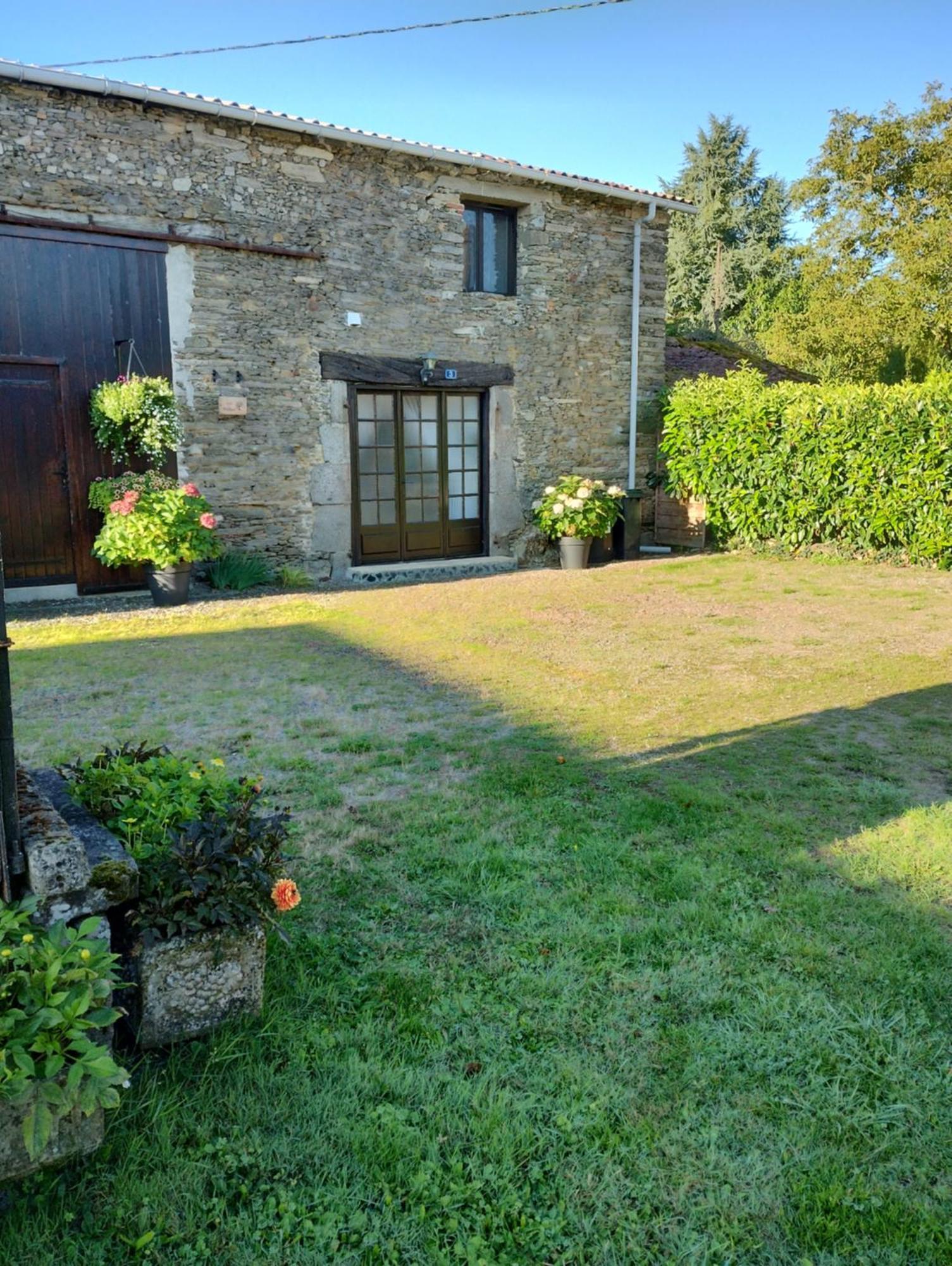 Les Poiriers Saint-Pierre-du-Chemin Exterior foto